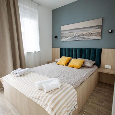 Cozy Studio Apartment In Osijek - Self Check In Exterior photo