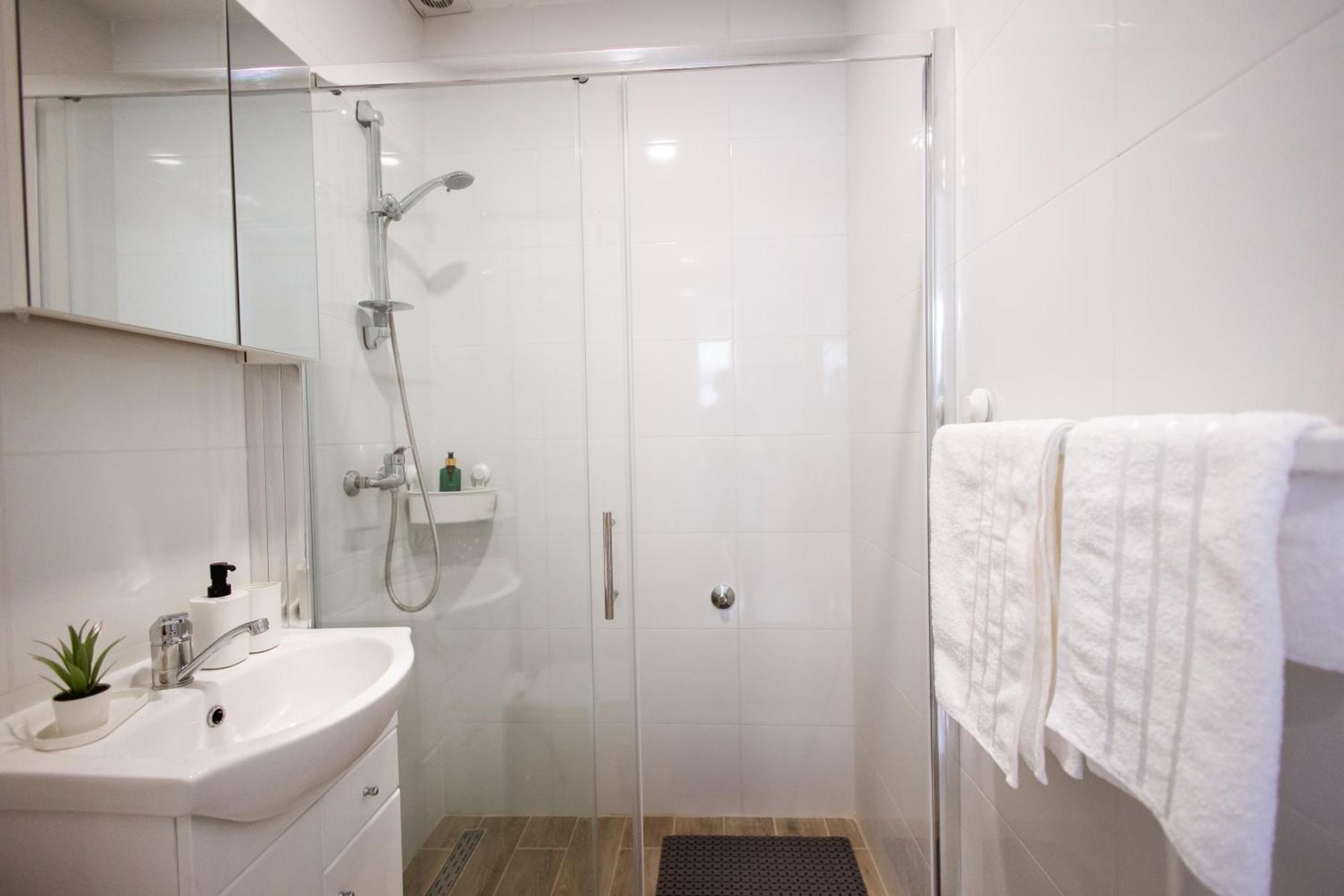 Cozy Studio Apartment In Osijek - Self Check In Exterior photo