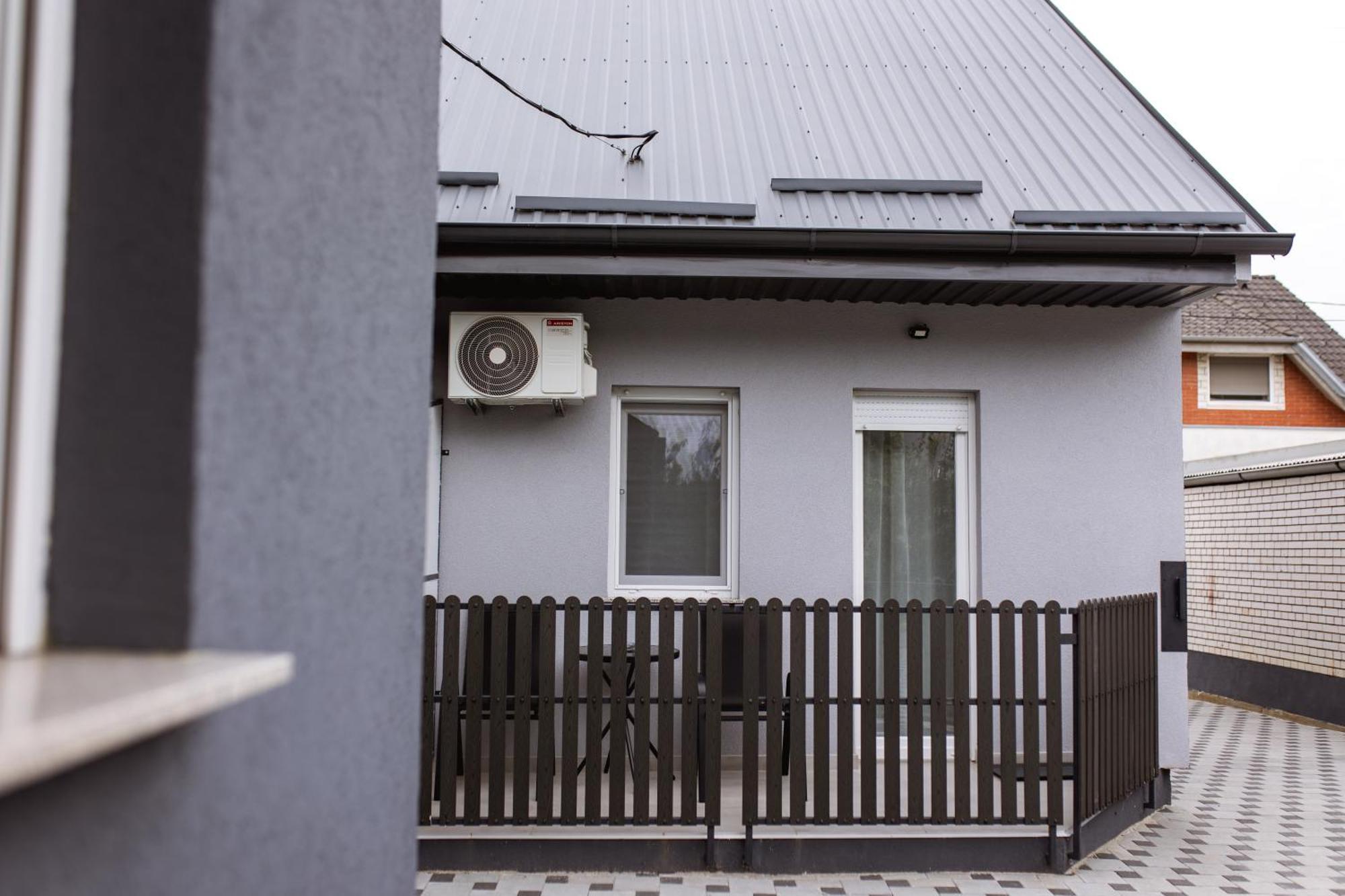 Cozy Studio Apartment In Osijek - Self Check In Exterior photo